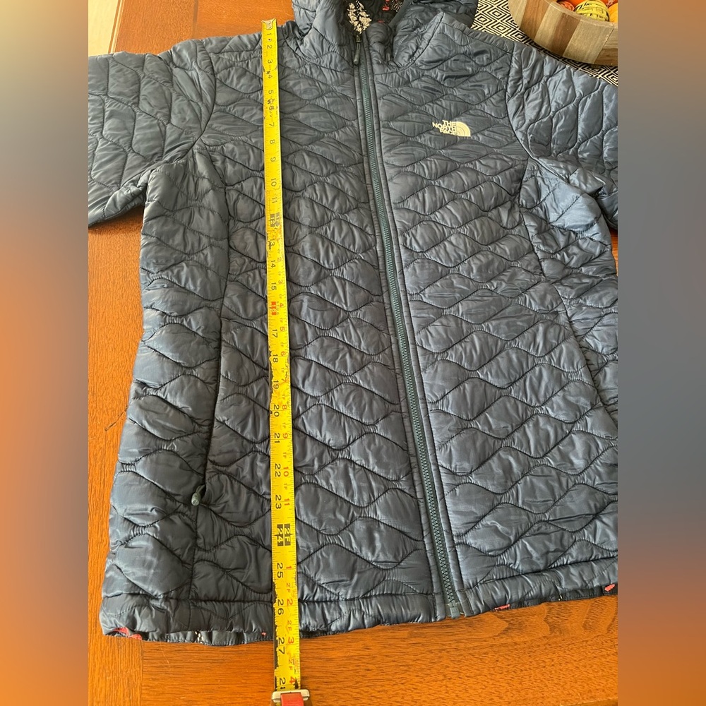 North Face Thermoball Winter Jacket - Picture 7 of 8